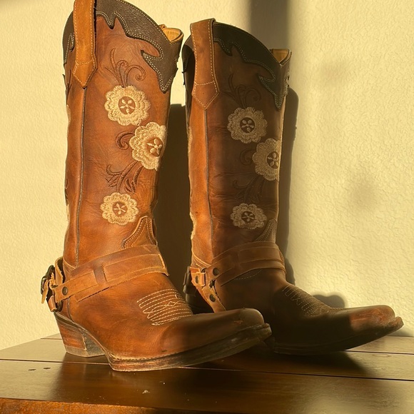 Rustic Square Toe Genuine Leather Floral Embroidered Cowboy Boots - Picture 3 of 6